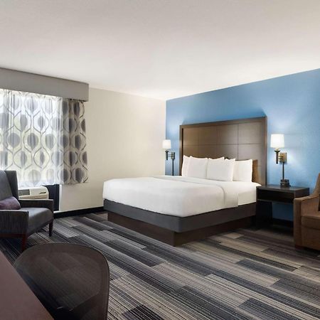 מלון La Quinta By Wyndham Springfield Airport Plaza מראה חיצוני תמונה