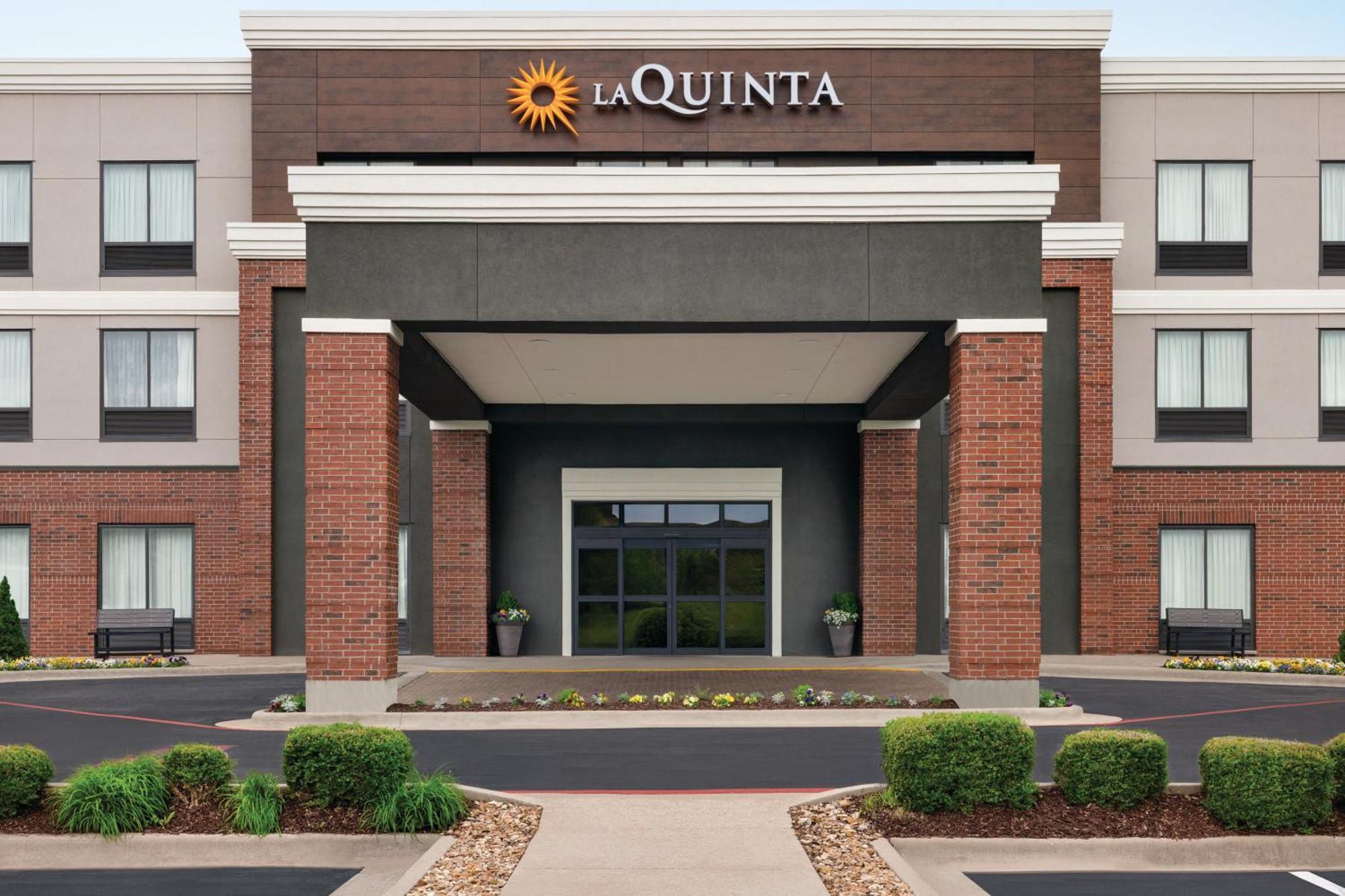 מלון La Quinta By Wyndham Springfield Airport Plaza מראה חיצוני תמונה