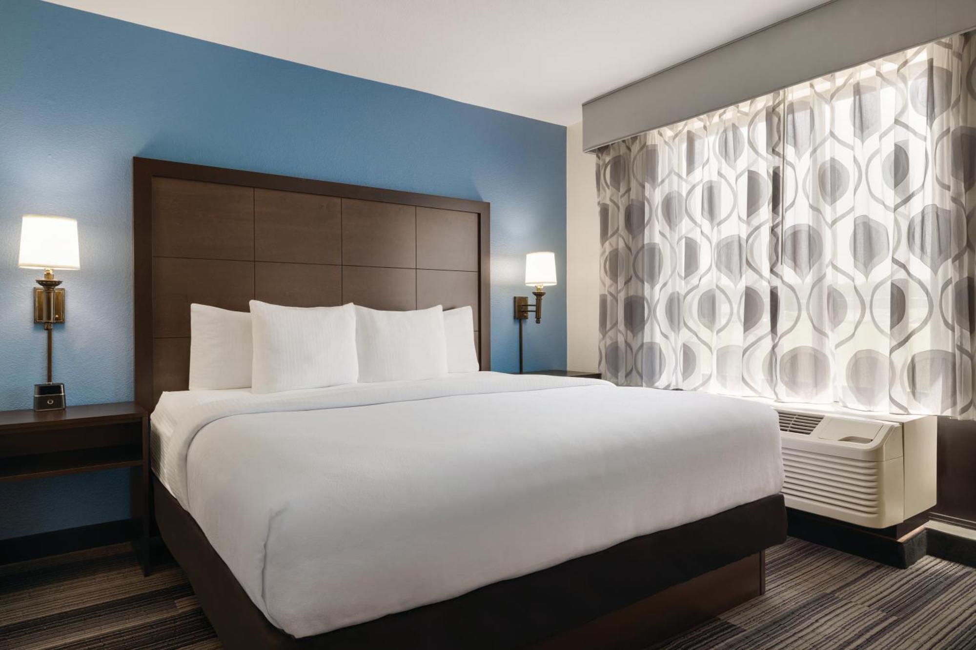 מלון La Quinta By Wyndham Springfield Airport Plaza מראה חיצוני תמונה