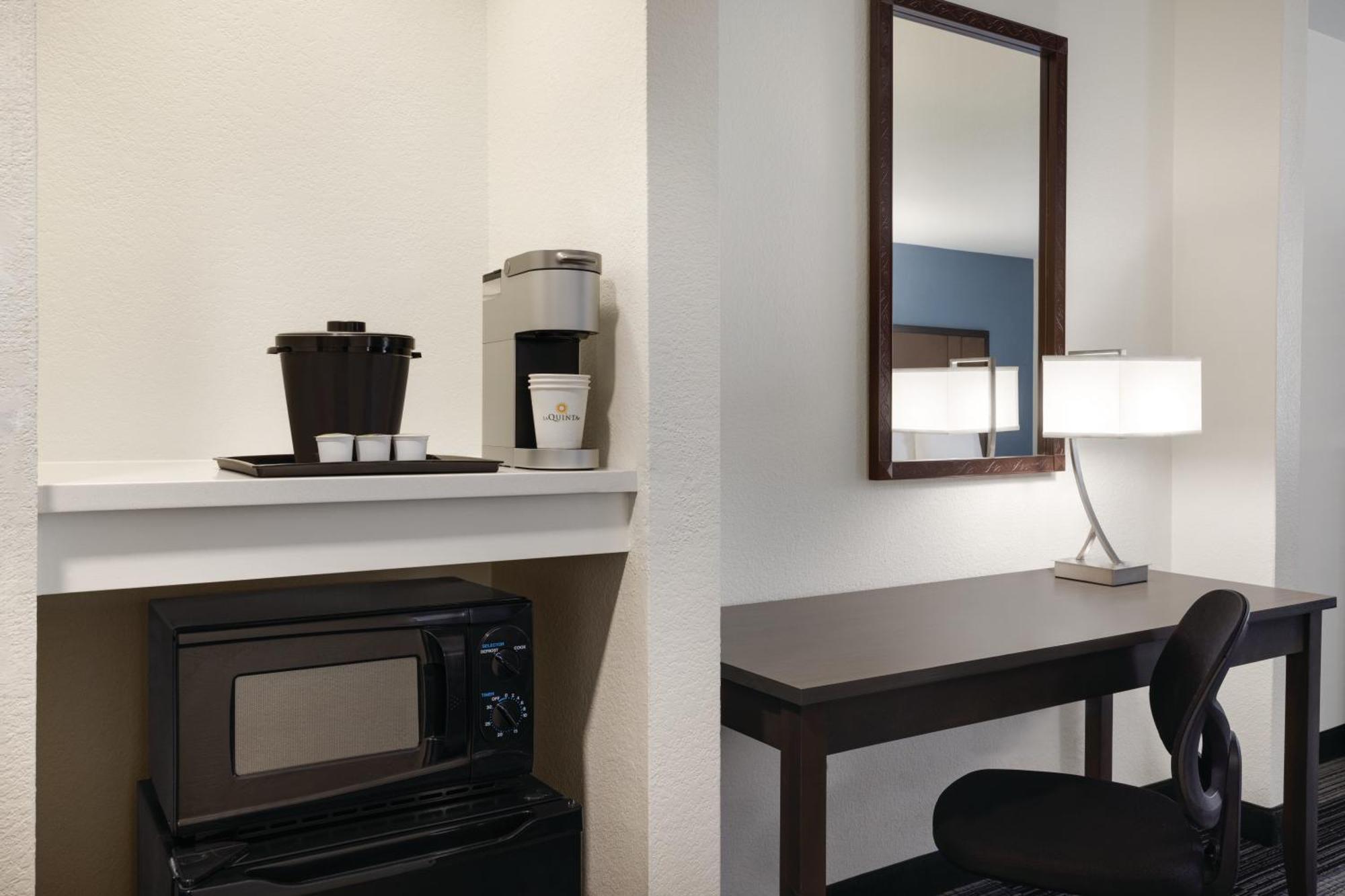 מלון La Quinta By Wyndham Springfield Airport Plaza מראה חיצוני תמונה