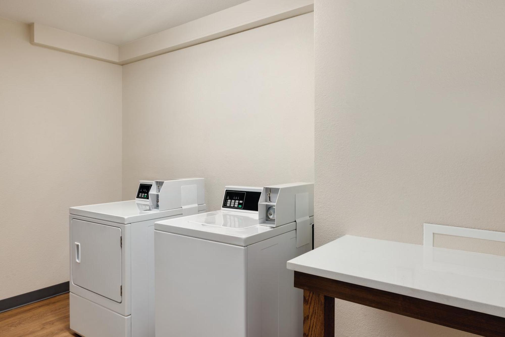 מלון La Quinta By Wyndham Springfield Airport Plaza מראה חיצוני תמונה