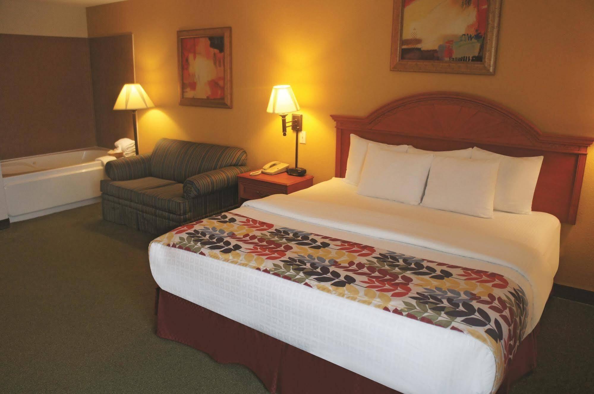 מלון La Quinta By Wyndham Springfield Airport Plaza מראה חיצוני תמונה