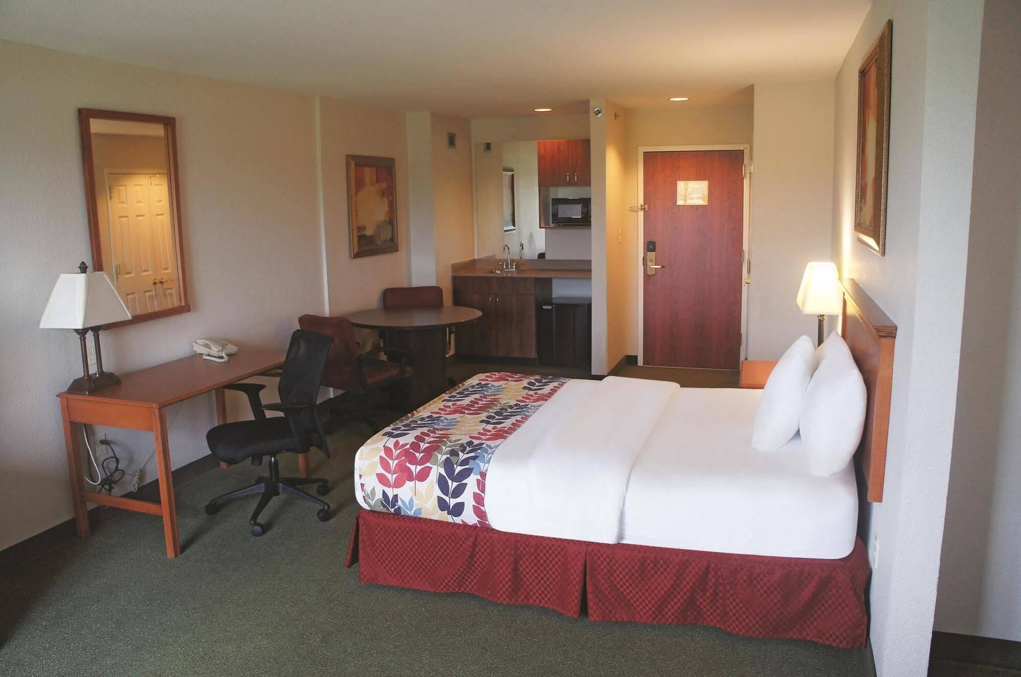 מלון La Quinta By Wyndham Springfield Airport Plaza מראה חיצוני תמונה